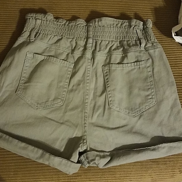 Shorts - Picture 3 of 3
